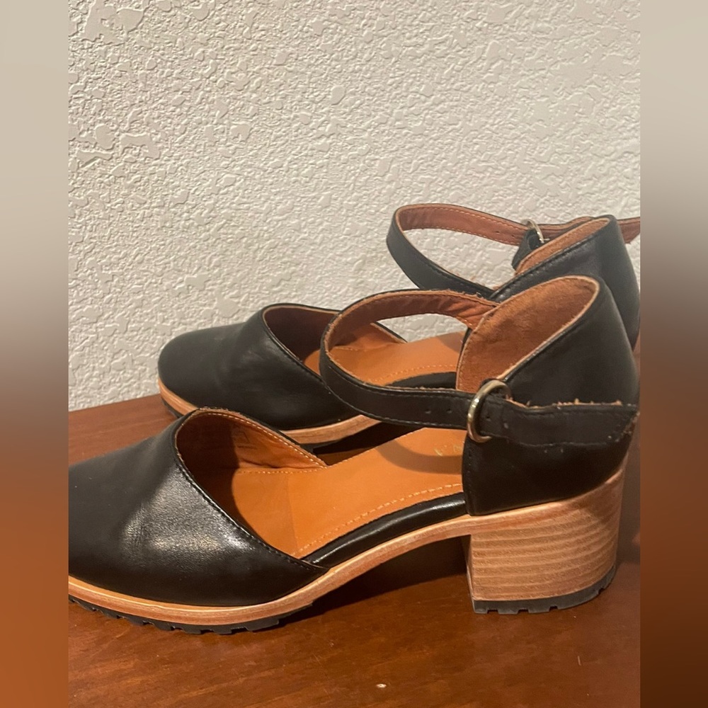 LIKE NEW Patina/Portland Leather Heeled Mary Janes